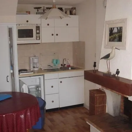 4 Personnes Noirmoutier L'epine Maison Mitoyenne Dans Une Privee Proche Plage. Apartamento